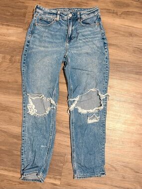 Women’s American Eagle Medium-Wash Distressed Strigid Jeans